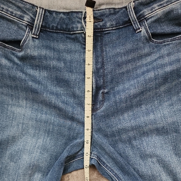 Old Navy Medium Wash High-Rise Super Skinny Jeans - Classic Stretch Denim - Picture 5 of 8